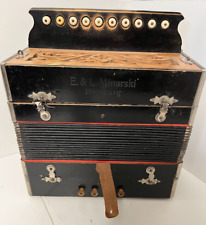 Fisarmonica antica a bottoni