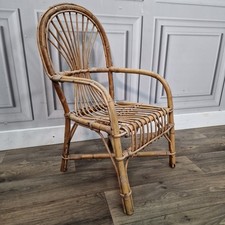 Piccola sedia in rattan retrò