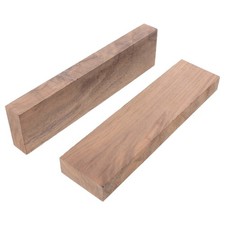  2 pezzi di legno di noce