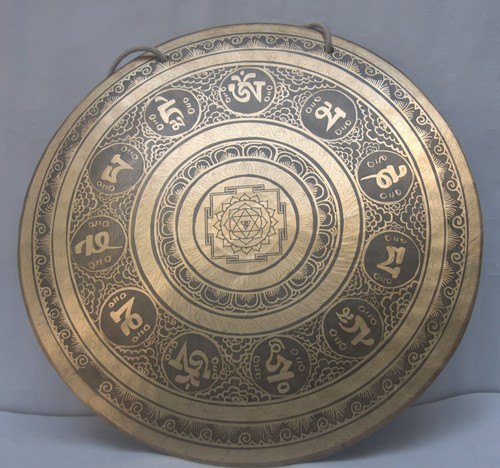 Gong tibetano intagliato