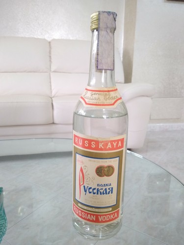 Vecchia bottiglia vodka anni - vecchia,