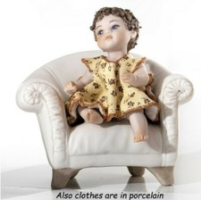 Statuina di bimba su poltroncina in Porcellana Capodimonte statuetta bambina new