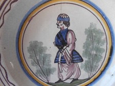 Antico piatto Bruxelles. XVIII secolo. Ceramica. Caricabatterie. Piatto. 27 cm.  10,8 pollici