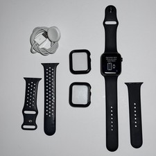 Apple Watch SE Cassa in Alluminio Grigio Siderale (GPS, 44mm, 32GB) + 2 Cinturini e 2 Case