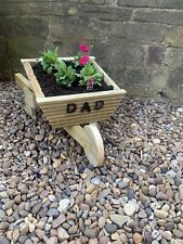 Fioriera a carriola in legno con qualsiasi nome su naturale