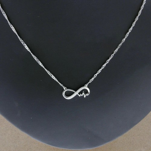 Collana con ciondolo infinito