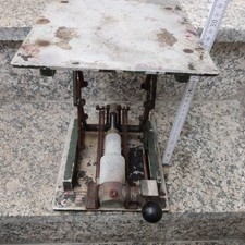 Attrezzature da laboratorio, Sollevatore idraulico da laboratorio