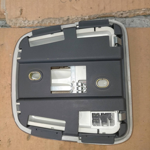 735358921 luce cortesia post - luce,