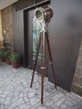 Lampada da terra per studio