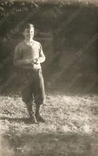 Giovane ragazzo con maglione parco Fotografia Vintage snapshot