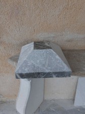 Copri pilastro marmo bardiglio,pilastri in cemento.Cappello in marmo piramide