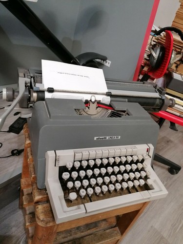 Macchina scrivere olivetti - da,
