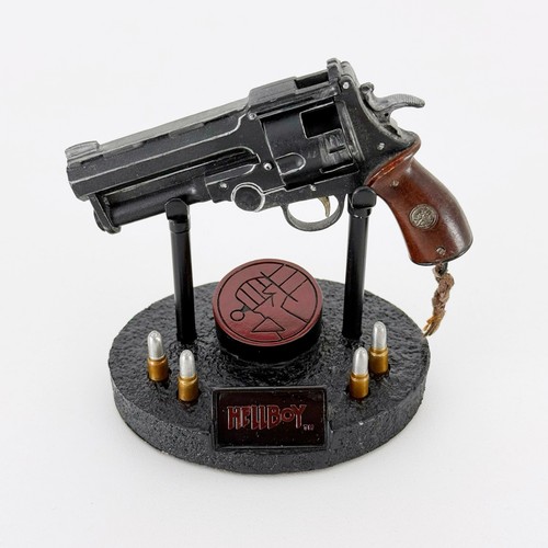 Sideshow collectibles hellboy - sideshow,