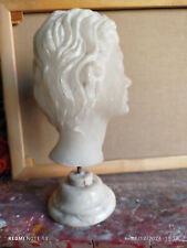 scultura in alabastro base in marmo