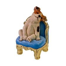 Cane Su Sedia Figurina