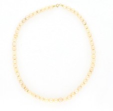 Collana di perle con chiusura in oro giallo 18kt.