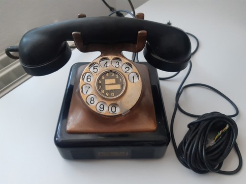 Vecchio telefono con - vecchio,