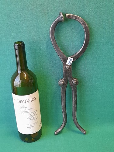 Vecchio attrezzo arnese pinza - attrezzo,