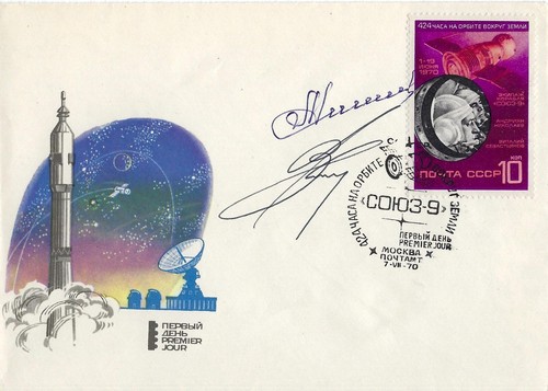 Soyuz crew signed kniga - crew,