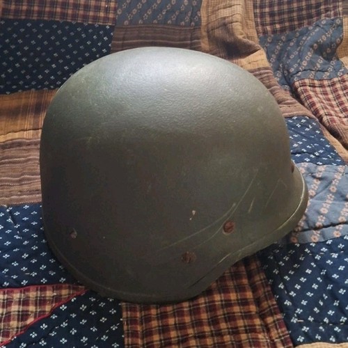 Elmetto militare eccedenza