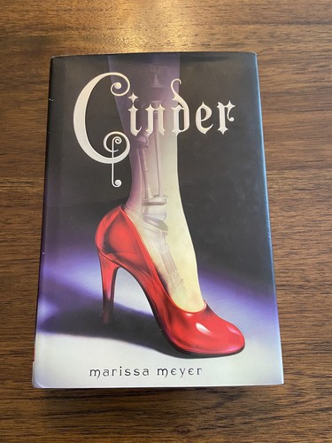 Cinder marissa meyer 1st - by,