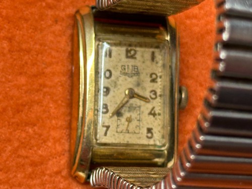 Vecchio orologio polso gub - vecchio, da