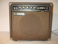 amplificatore  YAMAHA 30w per chitarra  a transistor