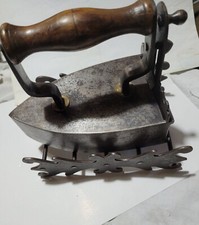 Antico Ferro Da Stiro 1800 Box Iron Francese in ferro fuso con posa ferro fer