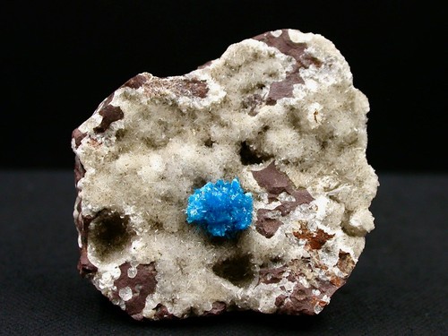 Cavansite pentagonite sur - cavansite,