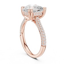 Anello con diamanti coltivati