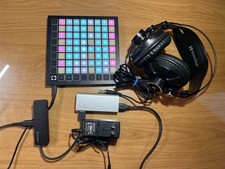 Novation Launchpad Mini MK3 Bundle con cuffie Knox Gear e hub USB