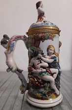 Antico boccale in porcellana di capodimonte