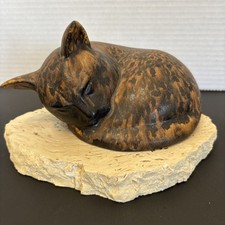 Maigon Daga Sleeping Cat