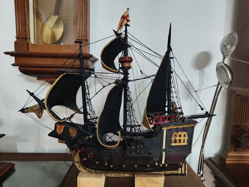 Modellino navale caravella