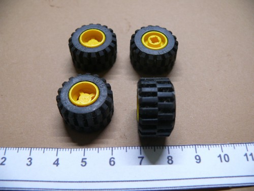 Lego yellow wheel 11mm d - 4,