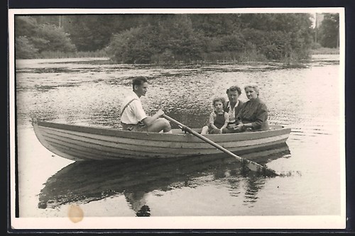 Cartolina fotografica famiglia