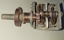 MINICONDENSATORE VARIABILE ARIA 2 SEZIONI DEMOLTIPLICATO #. Leggi tutto..