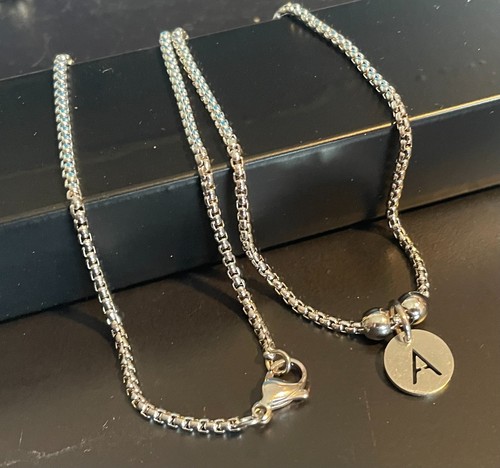 Collana con ciondolo - , iniziale