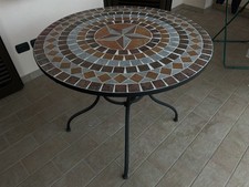 Tavolino da esterno in mosaico di pietra – Ø 90 cm – Come nuovo