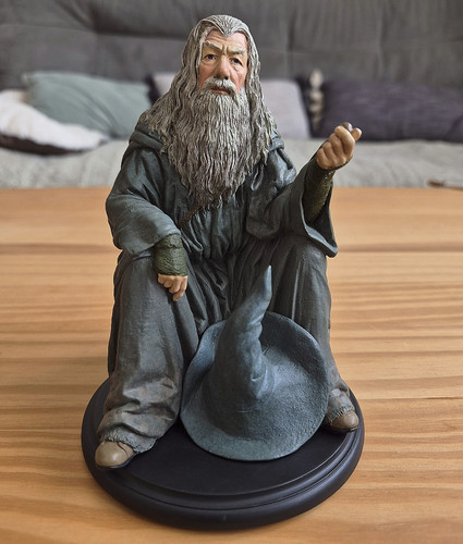 Gandalf statue weta - statue,