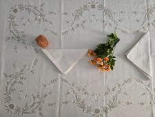 Ricca Tovaglia ricamata a mano