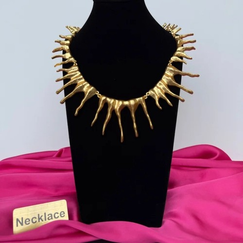 Collana dichiarazione astratta