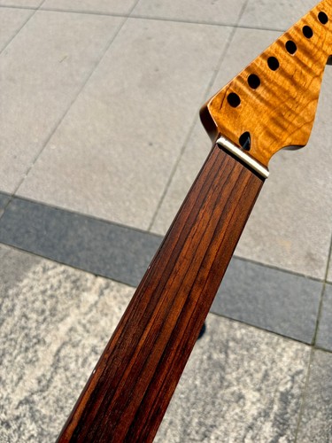Manico per chitarra elettrica