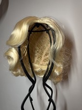 Parrucca capelli ricci corti