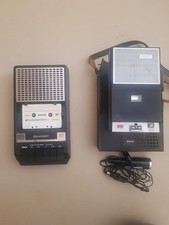 coppia di registratori portatili vintage anni 70 marca Philips e Sharp