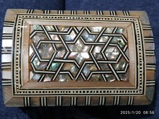 SCATOLA COFANETTO  PORTA GIOIE INTARSI LEGNO E MADREPERLA SU COPERCHIO E LATI