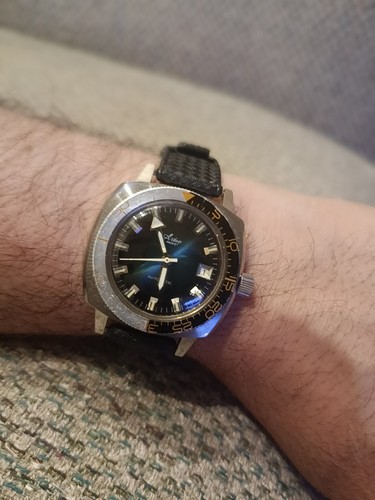 Montre plongée art top - top, paris