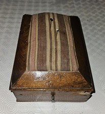 Porta spilli e fili da cucito