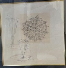 Studio per rosone con vetrata e inferriata in ferro battuto.