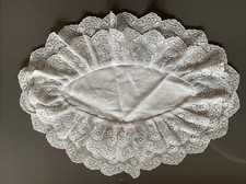 Centrotavola Ovale bianco Vintage Pizzo Ricamato diam cm 43 x 32 BELLISSIMO